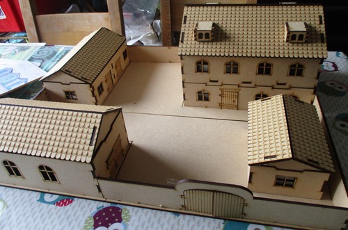 28mm großer ummauerter - großer,